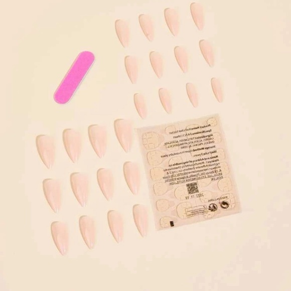 Fake nails - Picture 2 of 2